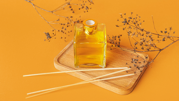 Reed Diffuser Alami vs. Sintetis: Mana yang Tepat untuk Rumah Kamu?